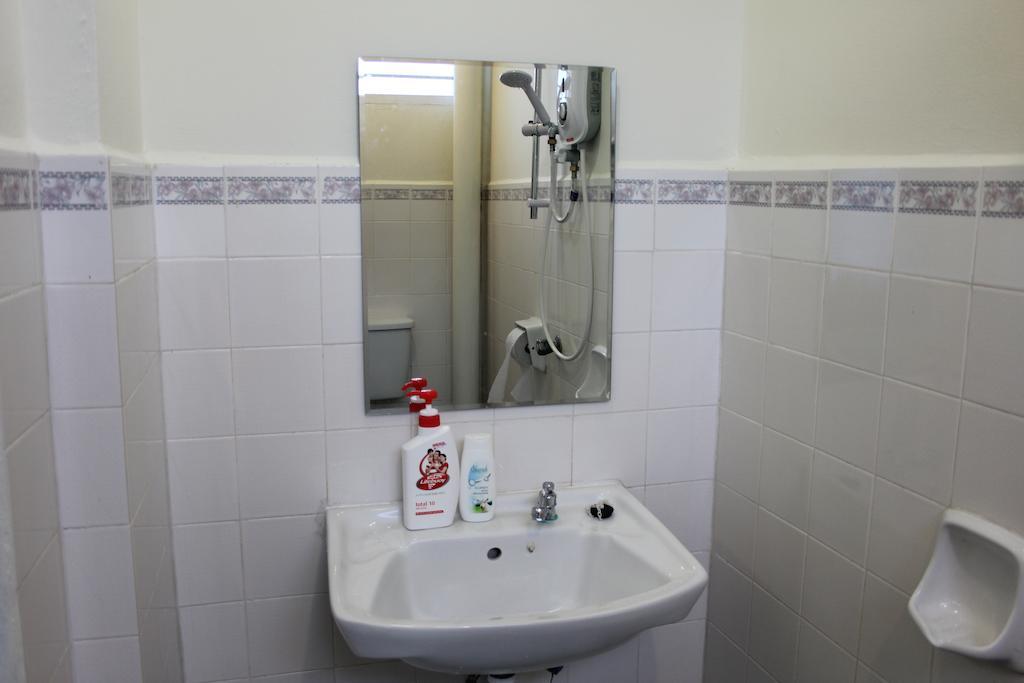 H&A Guest House Malacca Room photo